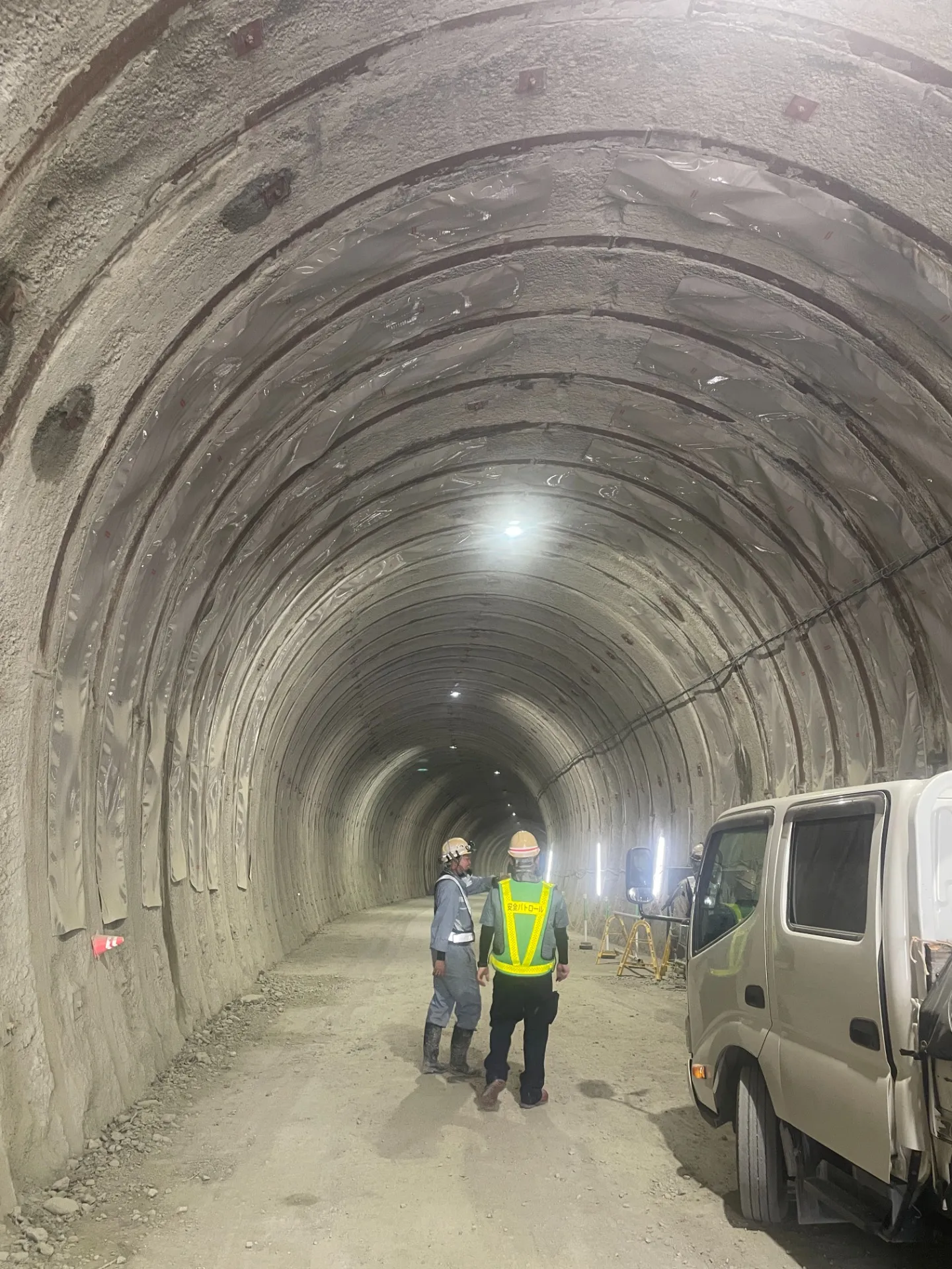 トンネル内電気設備工事